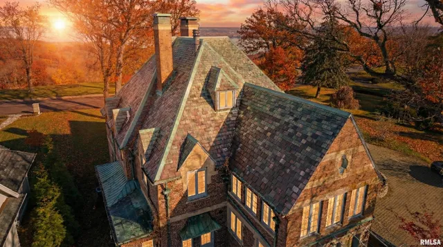 $995,000 | 4775 North Grandview Drive, Peoria Heights, IL 61616