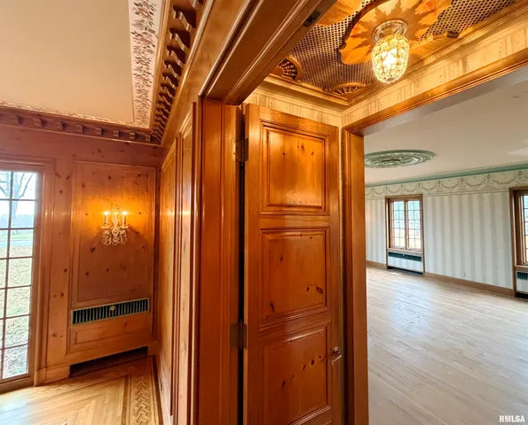 $995,000 | 4775 North Grandview Drive, Peoria Heights, IL 61616