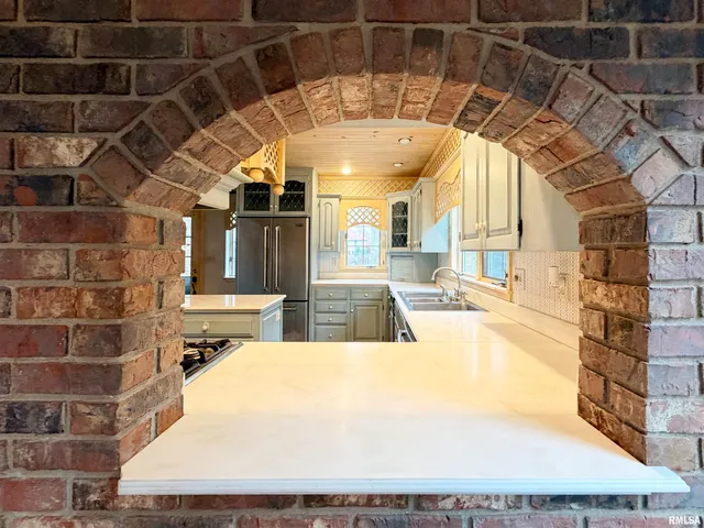 $995,000 | 4775 North Grandview Drive, Peoria Heights, IL 61616