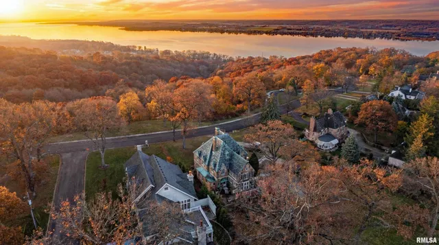 $995,000 | 4775 North Grandview Drive, Peoria Heights, IL 61616