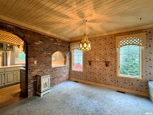$995,000 | 4775 North Grandview Drive, Peoria Heights, IL 61616