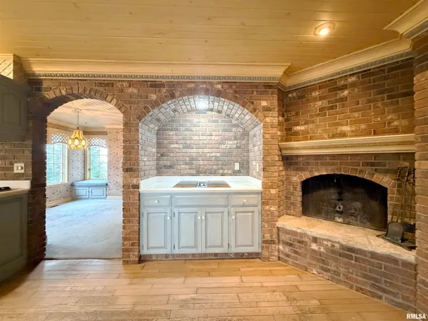 $995,000 | 4775 North Grandview Drive, Peoria Heights, IL 61616