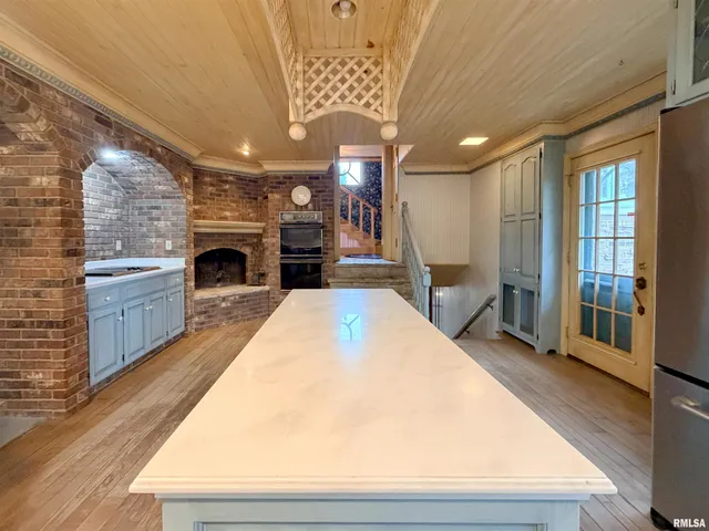 $995,000 | 4775 North Grandview Drive, Peoria Heights, IL 61616