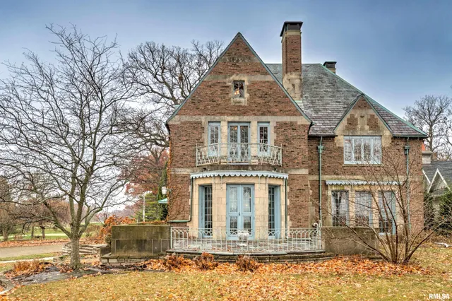 $995,000 | 4775 North Grandview Drive, Peoria Heights, IL 61616