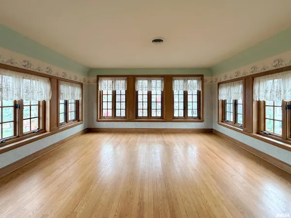 $995,000 | 4775 North Grandview Drive, Peoria Heights, IL 61616