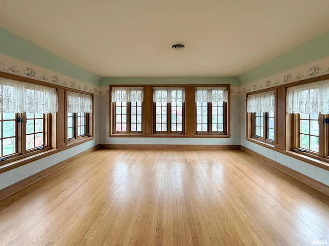 $995,000 | 4775 North Grandview Drive, Peoria Heights, IL 61616