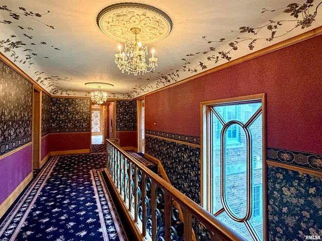 $995,000 | 4775 North Grandview Drive, Peoria Heights, IL 61616