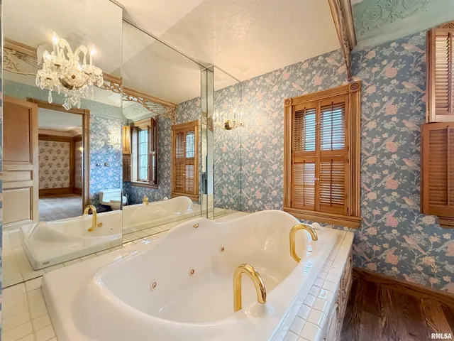 $995,000 | 4775 North Grandview Drive, Peoria Heights, IL 61616