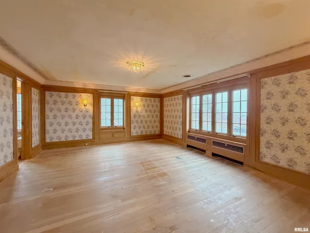 $995,000 | 4775 North Grandview Drive, Peoria Heights, IL 61616