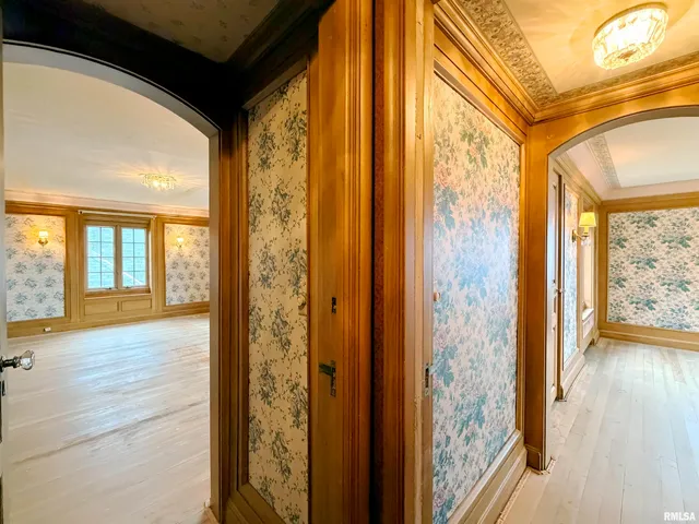 $995,000 | 4775 North Grandview Drive, Peoria Heights, IL 61616