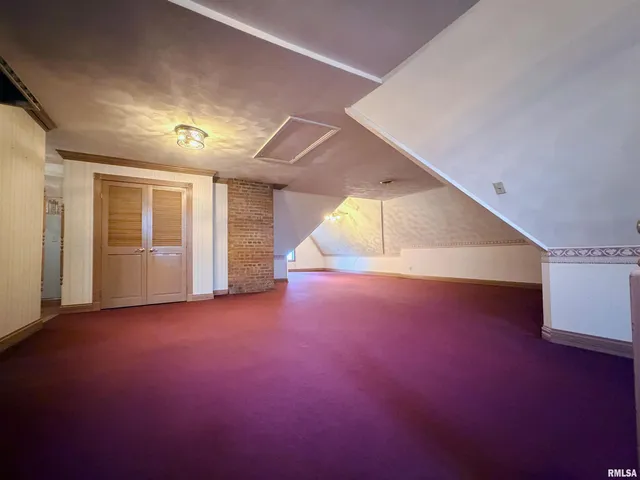 $995,000 | 4775 North Grandview Drive, Peoria Heights, IL 61616