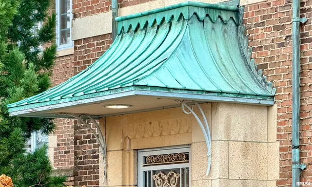 $995,000 | 4775 North Grandview Drive, Peoria Heights, IL 61616