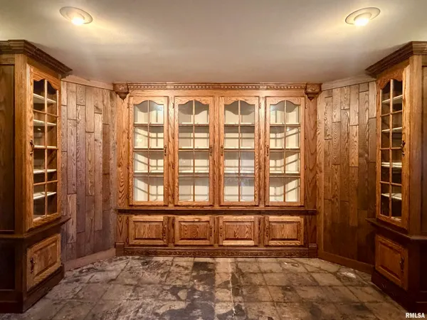 $995,000 | 4775 North Grandview Drive, Peoria Heights, IL 61616