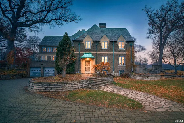 $995,000 | 4775 North Grandview Drive, Peoria Heights, IL 61616