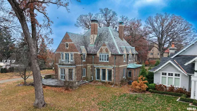 $995,000 | 4775 North Grandview Drive, Peoria Heights, IL 61616