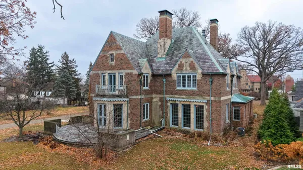 $995,000 | 4775 North Grandview Drive, Peoria Heights, IL 61616