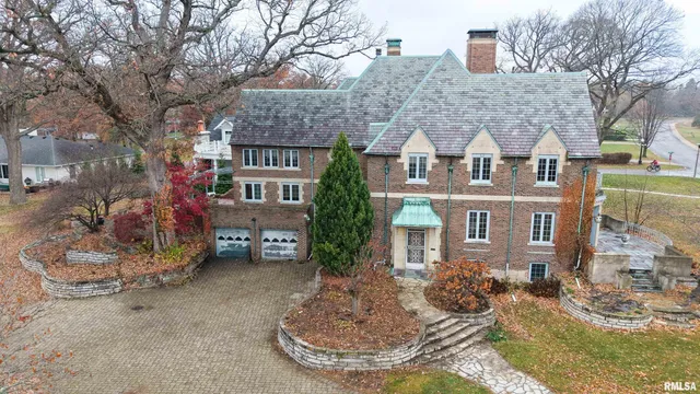 $995,000 | 4775 North Grandview Drive, Peoria Heights, IL 61616