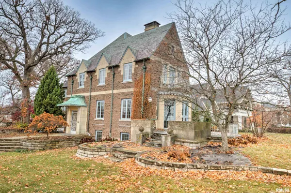 $995,000 | 4775 North Grandview Drive, Peoria Heights, IL 61616