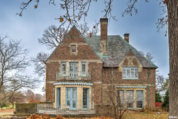 $995,000 | 4775 North Grandview Drive, Peoria Heights, IL 61616