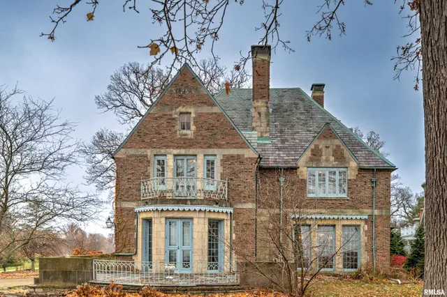 $995,000 | 4775 North Grandview Drive, Peoria Heights, IL 61616