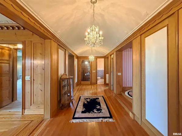 $995,000 | 4775 North Grandview Drive, Peoria Heights, IL 61616