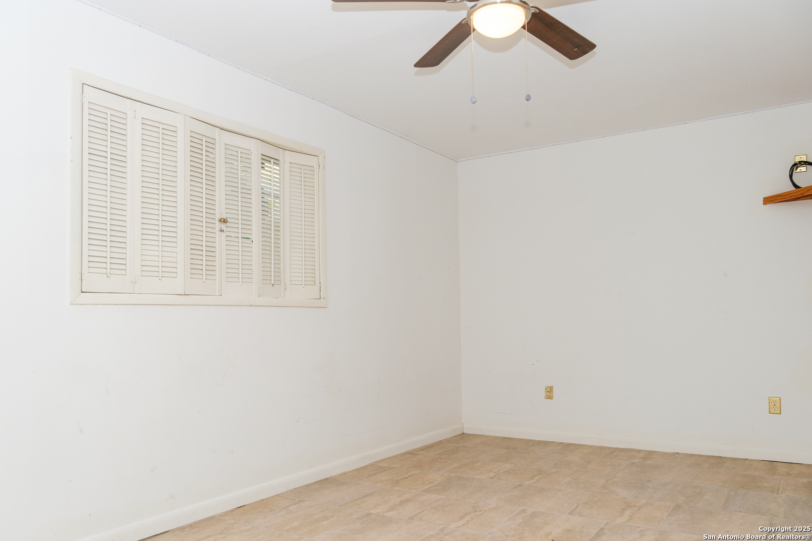 109 Dover Road San Antonio, TX 78209 - Photo 23 of 25 an empty room with chandelier fan