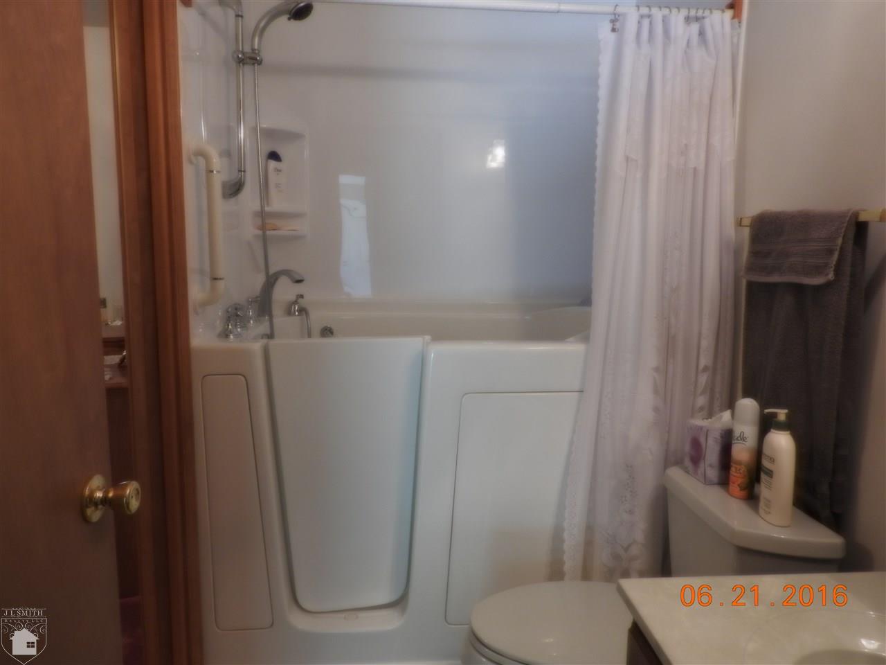 2536 Riverside Drive Port Huron, MI 48060 - Photo 13 of 20 31294783-12.JPG
