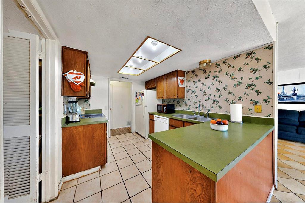 3714 Burning Tree Lane Garland, TX 75042 - Photo 12 of 36