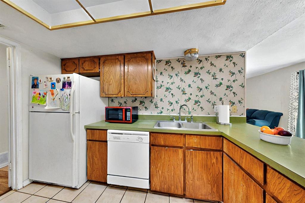 3714 Burning Tree Lane Garland, TX 75042 - Photo 13 of 36