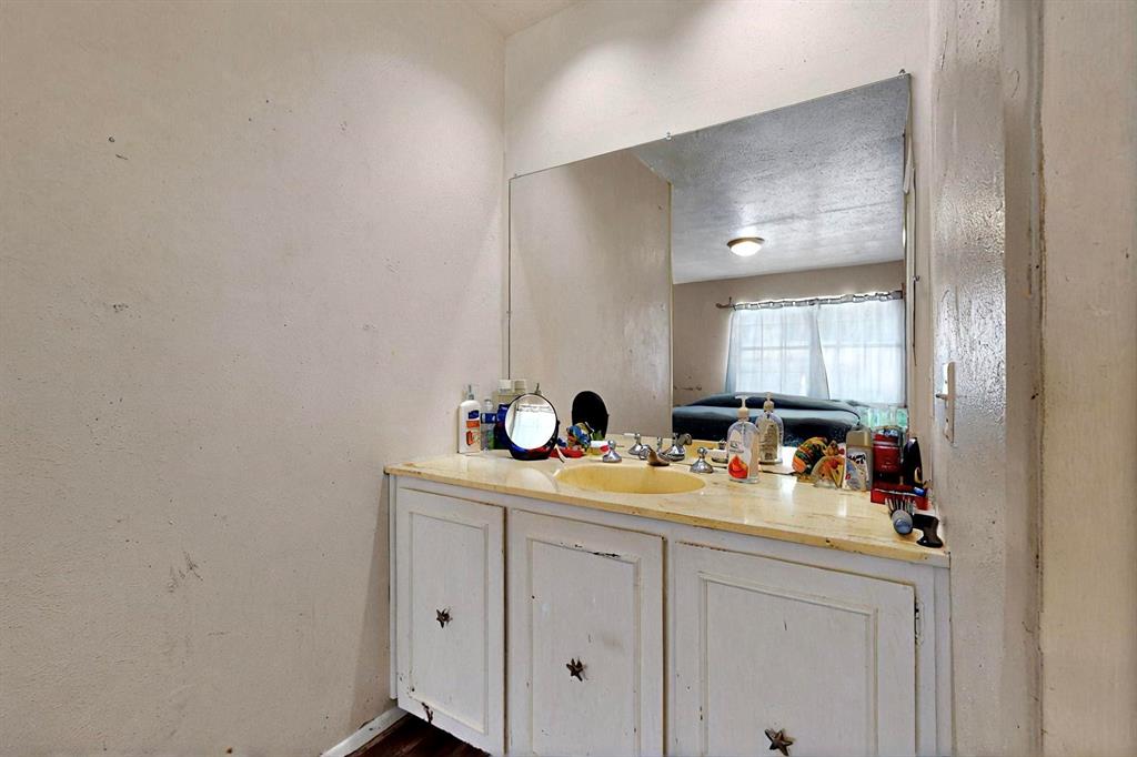 3714 Burning Tree Lane Garland, TX 75042 - Photo 23 of 36