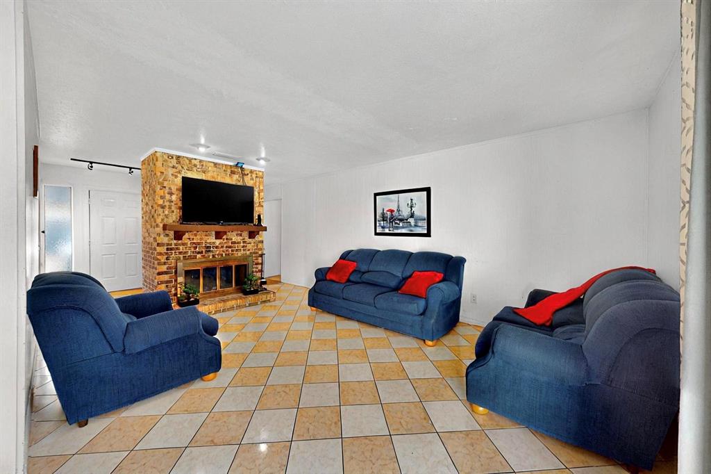 3714 Burning Tree Lane Garland, TX 75042 - Photo 6 of 36