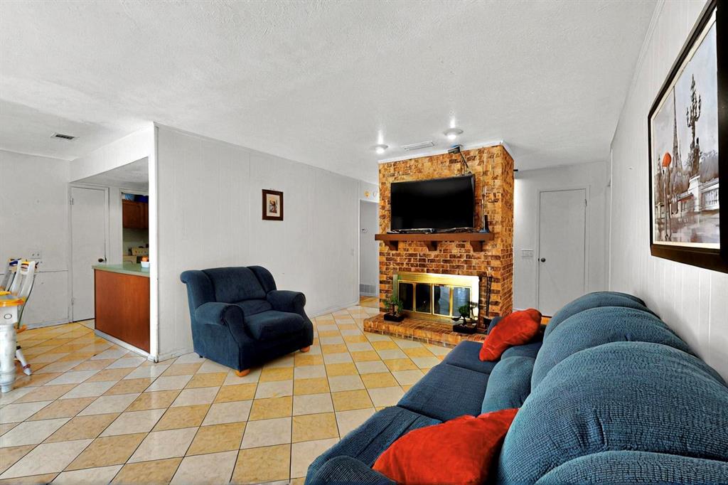 3714 Burning Tree Lane Garland, TX 75042 - Photo 8 of 36