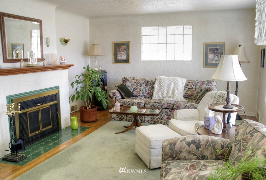 4818 Rucker Avenue Everett, WA 98203 - Photo 4 of 21 Gallery Image 4