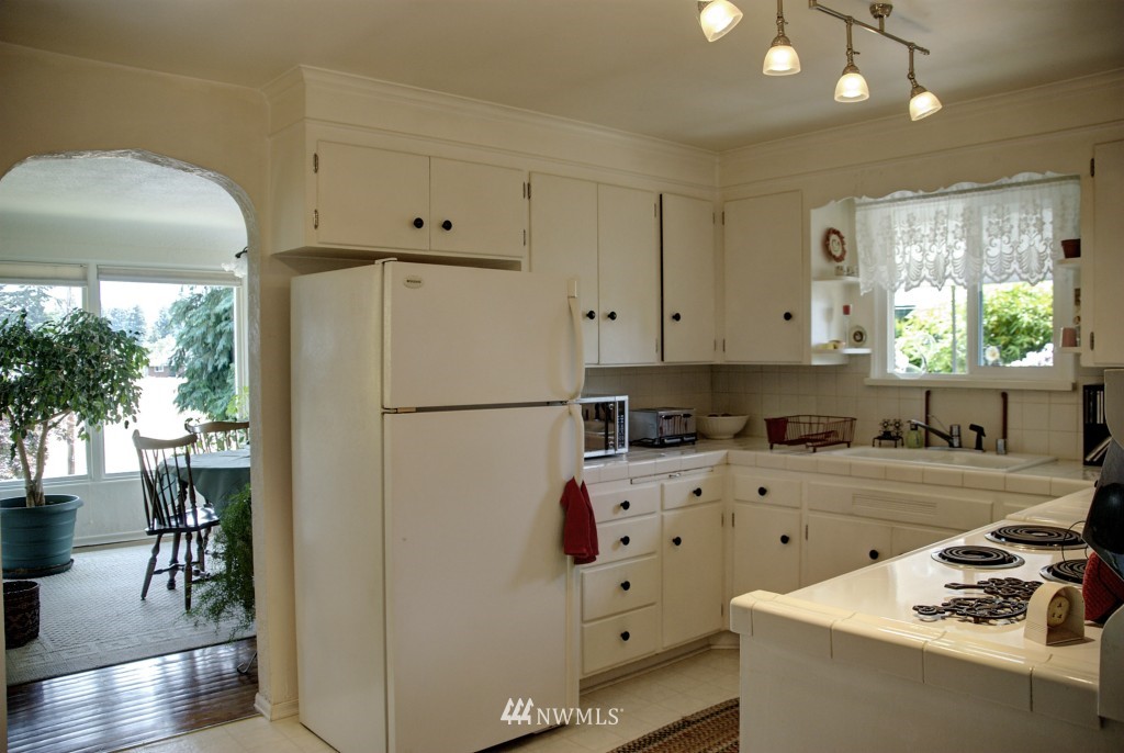 4818 Rucker Avenue Everett, WA 98203 - Photo 5 of 21 Gallery Image 5