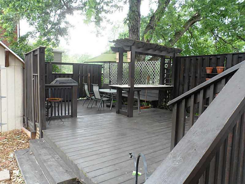 2043 Spring Valley Road Pittsburgh, PA 15243 - Photo 3 of 15 Patio/Deck.