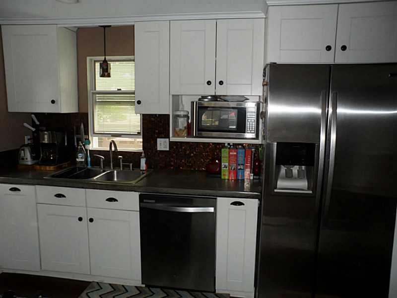 2043 Spring Valley Road Pittsburgh, PA 15243 - Photo 5 of 15 Kitchen.