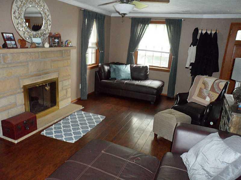 2043 Spring Valley Road Pittsburgh, PA 15243 - Photo 9 of 15 Living Room.
