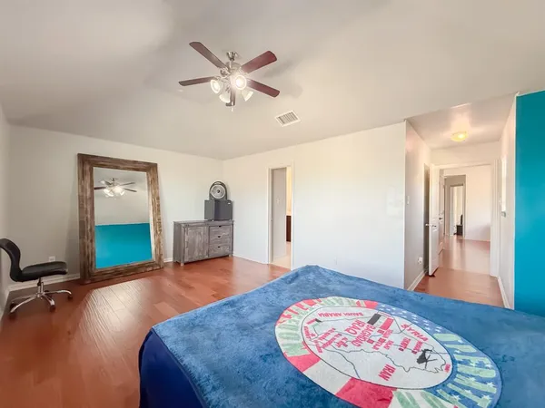 a view of a livingroom with a workspace