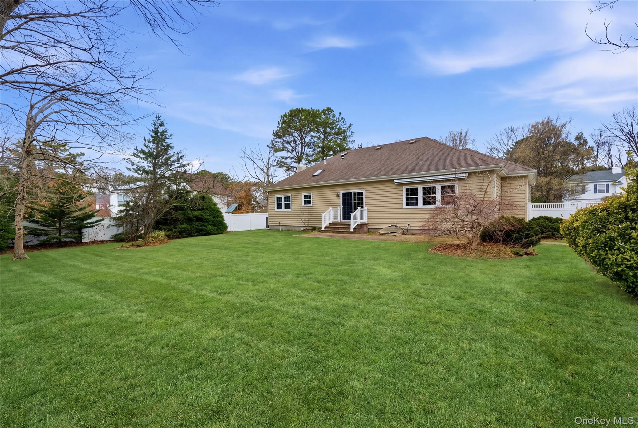 33 Timber Ridge Drive Coram, NY 11727 - Photo 21 of 24