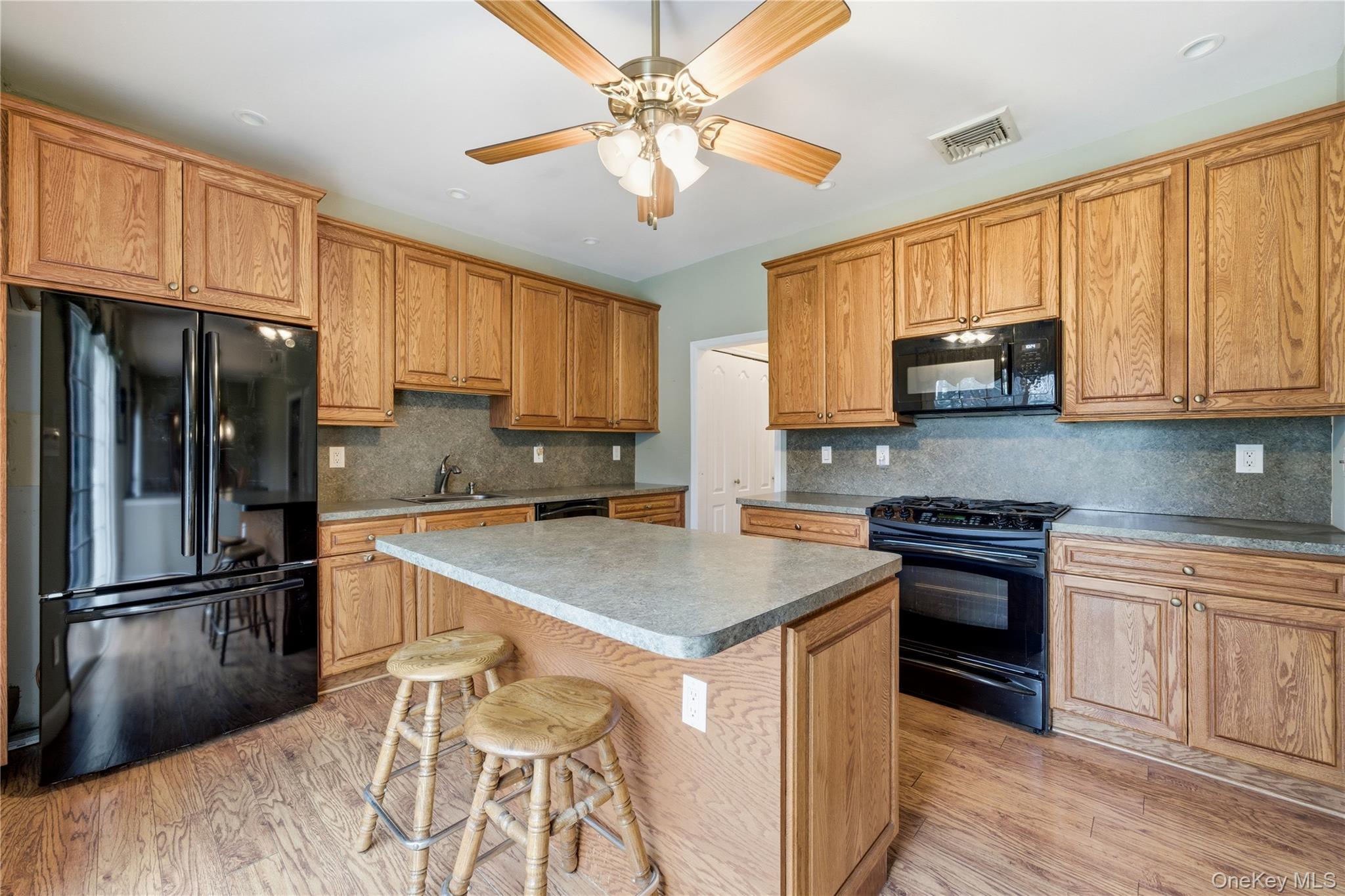 33 Timber Ridge Drive Coram, NY 11727 - Photo 8 of 24