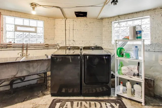 a view of house with yard