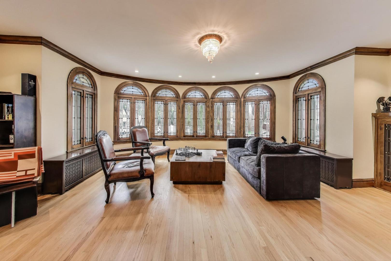2700 West Carmen Avenue Chicago, IL 60625 - Photo 6 of 34 a living room with furniture and large windows