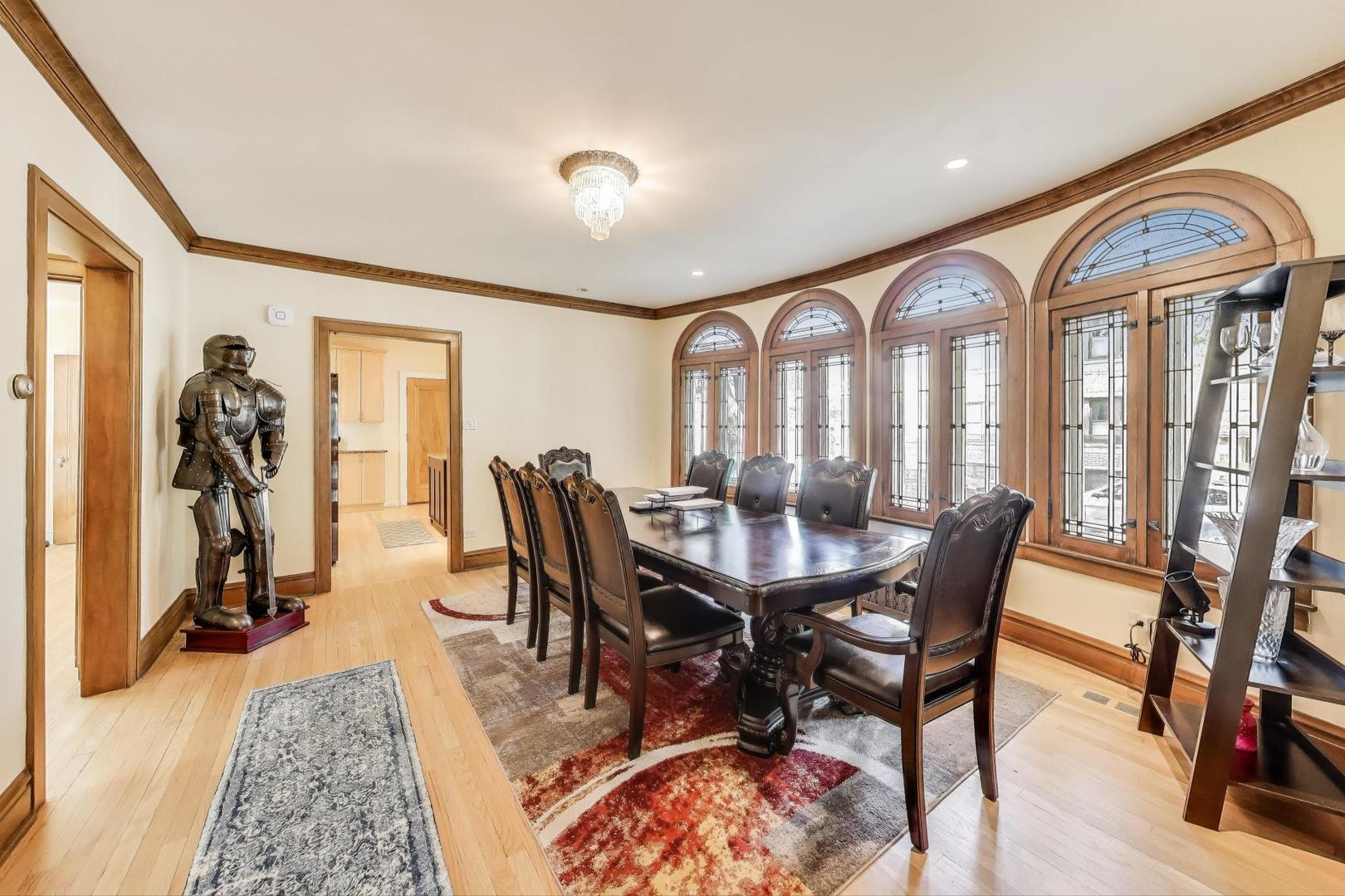 2700 West Carmen Avenue Chicago, IL 60625 - Photo 8 of 34 a view of a dining room with furniture
