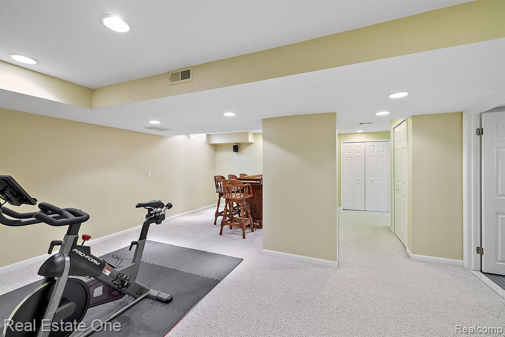 1276 Pembroke Drive Rochester Hills, MI 48307 - Photo 31 of 49