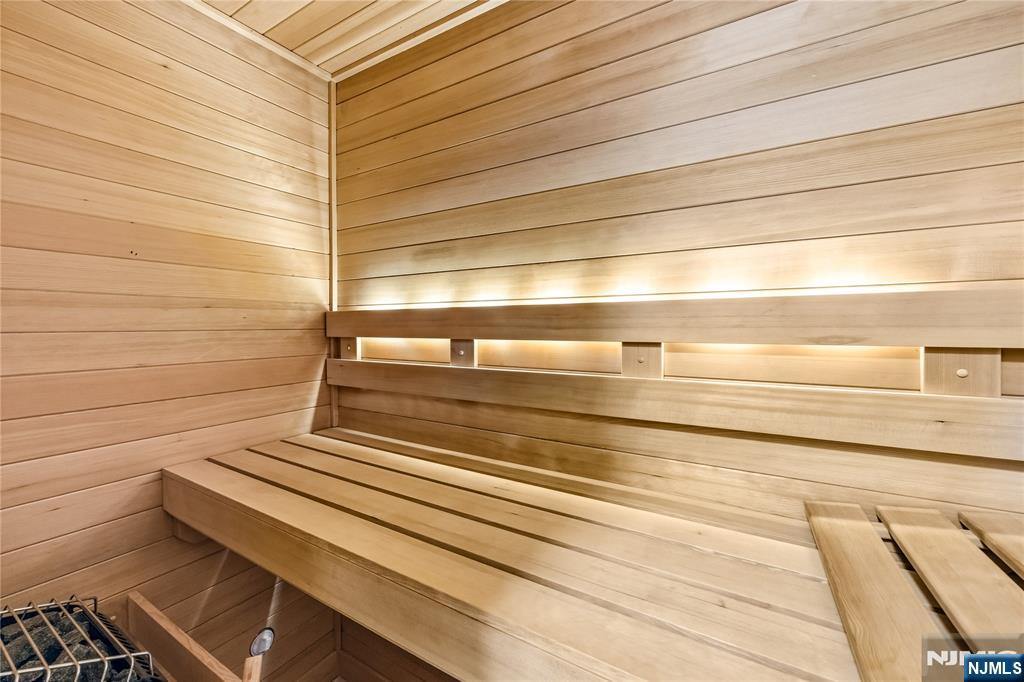 1228 River Road Edgewater, NJ 07020 - Photo 31 of 49