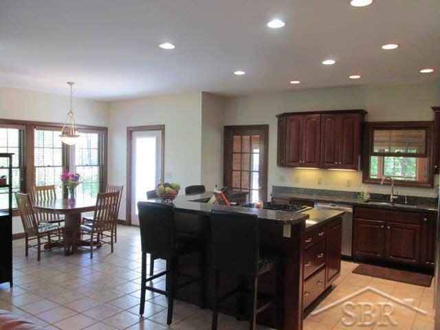 4740 Hackett Road Saginaw, MI 48603 - Photo 9 of 26 20362148-8.JPG