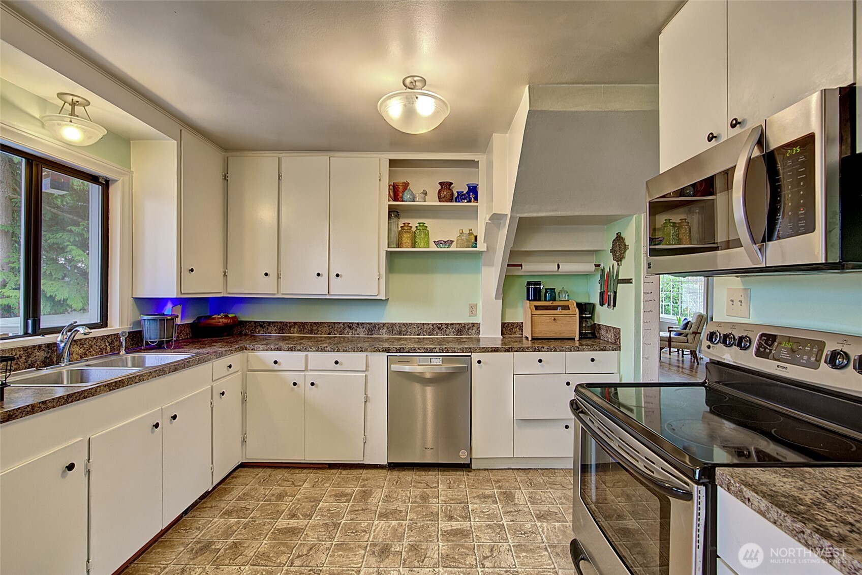 8829 231st Street Southwest Edmonds, WA 98026 - Photo 11 of 34