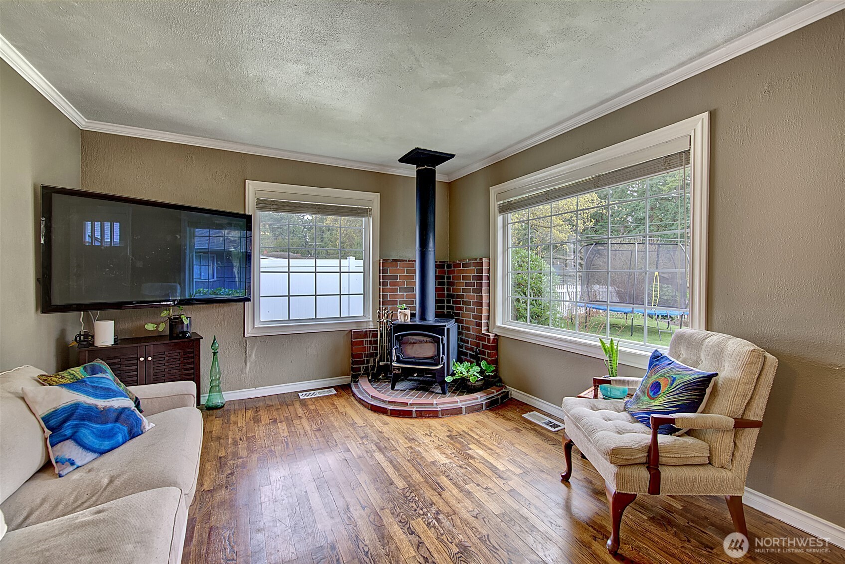 8829 231st Street Southwest Edmonds, WA 98026 - Photo 3 of 34