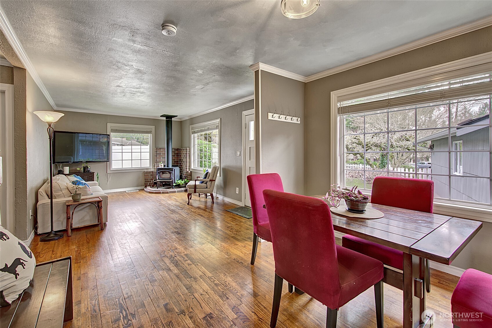 8829 231st Street Southwest Edmonds, WA 98026 - Photo 4 of 34