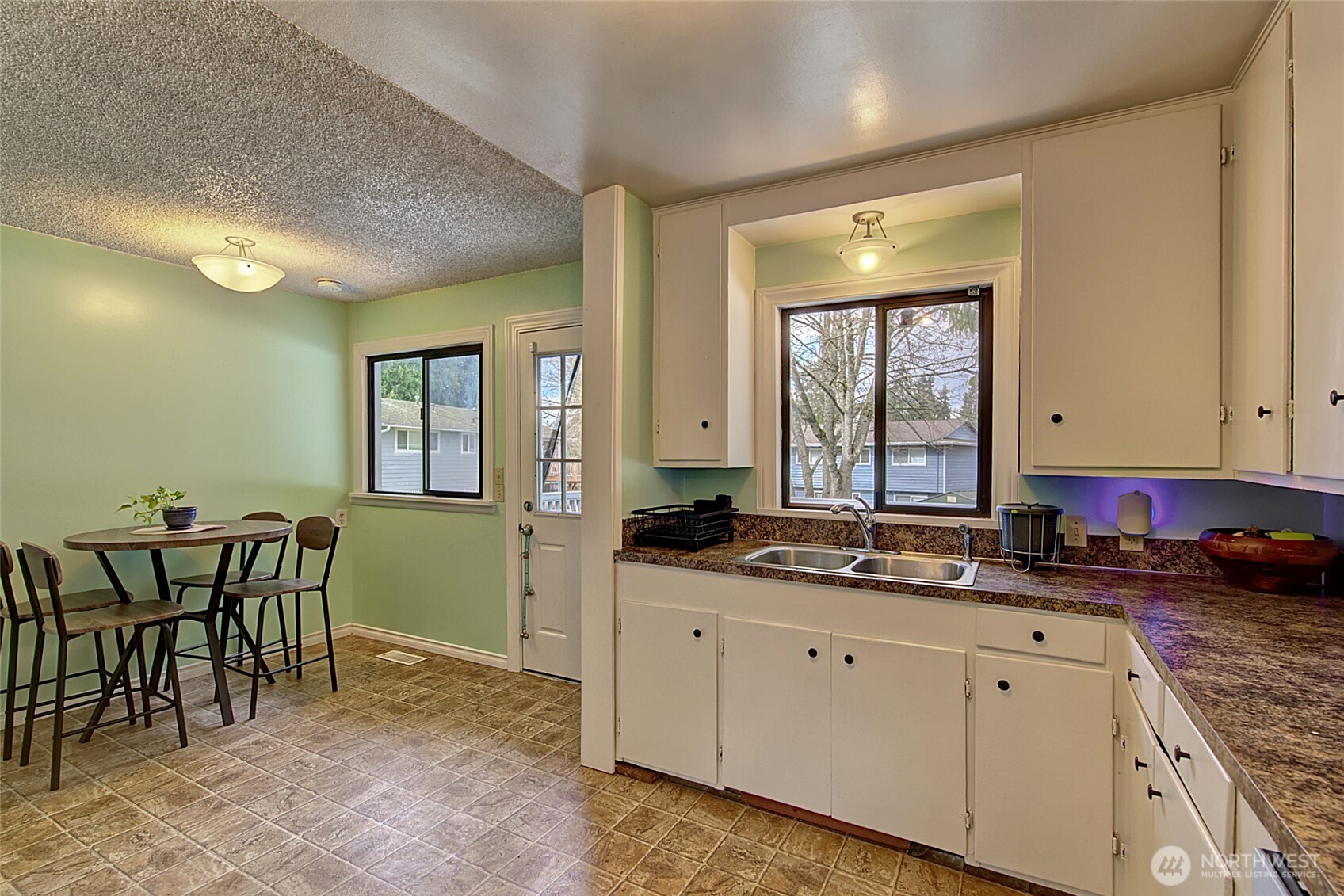 8829 231st Street Southwest Edmonds, WA 98026 - Photo 8 of 34